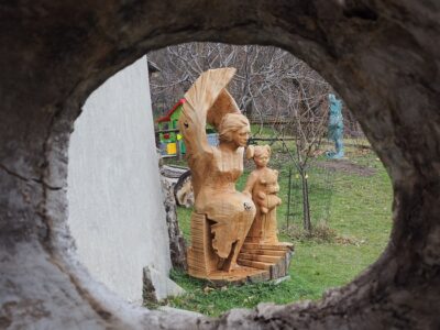 Statua in legno a Chemp