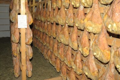 Stagionatura sul fieno, Jambon Bosses DOP