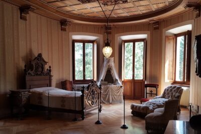Camera da letto della regina Margherita a Castel Savoia di Gressoney