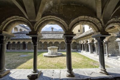 Chiostro romanico di Sant'Orso